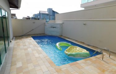 Casa em Condomínio com Piscina a venda em Peruíbe