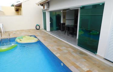 Casa em Condomínio com Piscina a venda em Peruíbe