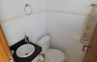 Sobrado com Piscina e MOBILIADO à venda na Praia em Peruíbe.