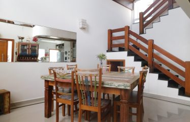 Sobrado com Piscina e MOBILIADO à venda na Praia em Peruíbe.