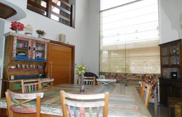 Sobrado com Piscina e MOBILIADO à venda na Praia em Peruíbe.