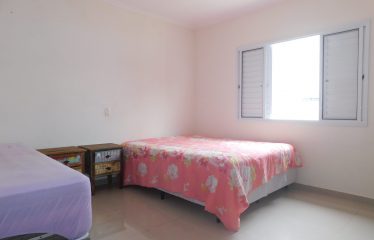 Sobrado com Piscina e MOBILIADO à venda na Praia em Peruíbe.