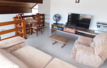 Sobrado com Piscina e MOBILIADO à venda na Praia em Peruíbe.