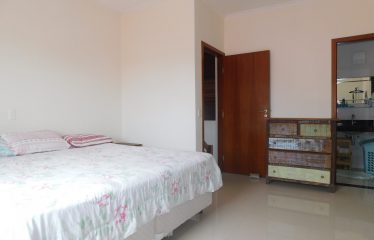 Sobrado com Piscina e MOBILIADO à venda na Praia em Peruíbe.