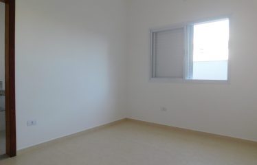 Casa térrea com piscina no Condomínio Três Marias em Peruíbe à venda.