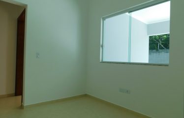 Casa térrea com piscina no Condomínio Três Marias em Peruíbe à venda.