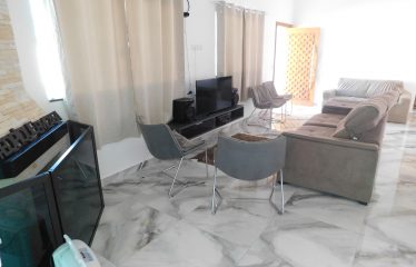 Casa de alto padrão com piscina à venda em Peruíbe.