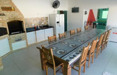 Casa de alto padrão com piscina à venda em Peruíbe.