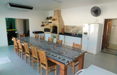 Casa de alto padrão com piscina à venda em Peruíbe.