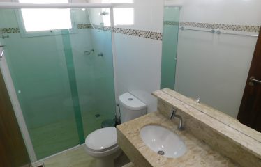 Casa de alto padrão com piscina à venda em Peruíbe.