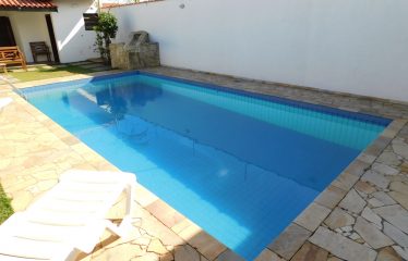 Casa com Piscina e Mobiliada à venda em Peruíbe.
