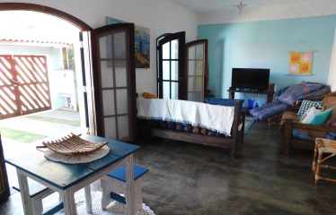 Casa com Piscina e Mobiliada à venda em Peruíbe.