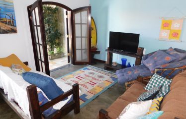 Casa com Piscina e Mobiliada à venda em Peruíbe.