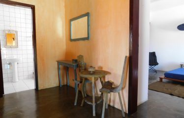 Casa com Piscina e Mobiliada à venda em Peruíbe.