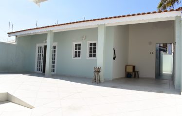 Casa térrea mobiliada à venda no Oásis em Peruíbe (Litoral Sul Paulista).