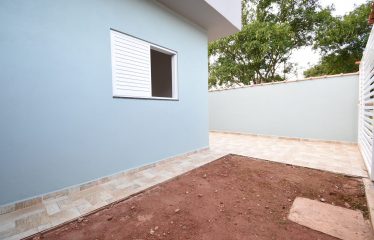 Casa Nova e térrea à venda em Peruíbe.