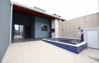 Casa no Flora Rica 2 com Piscina em Peruíbe à venda.