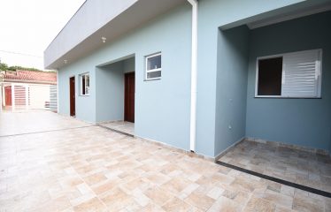 Casa Nova e térrea à venda em Peruíbe.