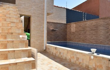 Casa com 3(três) Quartos e Piscina a venda em Peruíbe