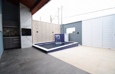 Casa no Flora Rica 2 com Piscina em Peruíbe à venda.