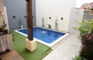 Casa c/ Piscina em Excelente Bairro a venda na Praia de Peruíbe