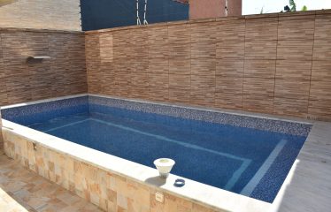 Casa com 3(três) Quartos e Piscina a venda em Peruíbe