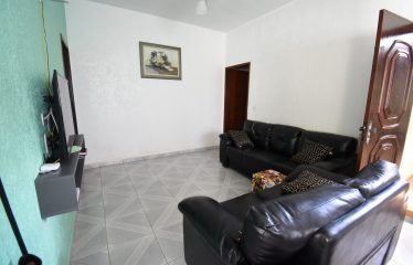 Casa térrea no Centro de Peruíbe à venda.