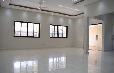 Casa Térrea com Piscina e 3 (três) Suítes a venda em Peruíbe