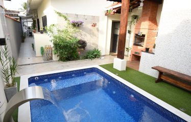 Casa c/ Piscina em Excelente Bairro a venda na Praia de Peruíbe