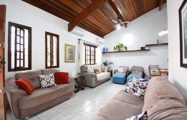 Casa Térrea Mobiliada a poucos metros da Praia a venda em Peruíbe