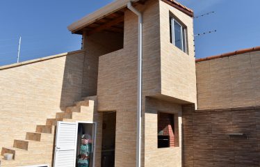 Casa com 3(três) Quartos e Piscina a venda em Peruíbe