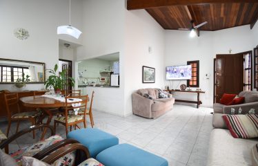 Casa Térrea Mobiliada a poucos metros da Praia a venda em Peruíbe