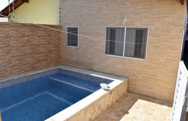 Casa com 3(três) Quartos e Piscina a venda em Peruíbe