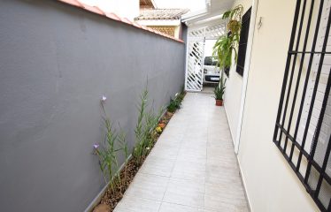 Casa c/ Piscina em Excelente Bairro a venda na Praia de Peruíbe