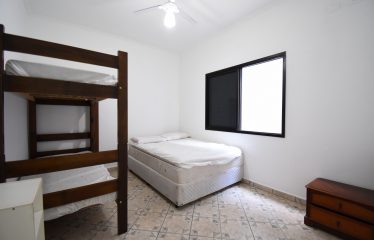 Sobrado com Piscina à venda em Peruíbe.