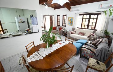 Casa Térrea Mobiliada a poucos metros da Praia a venda em Peruíbe