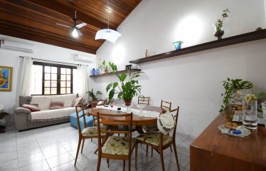 Casa Térrea Mobiliada a poucos metros da Praia a venda em Peruíbe