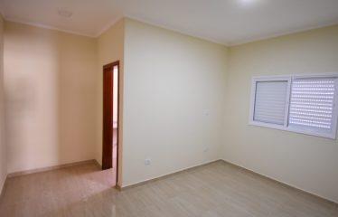 Casa Nova com Piscina em Excelente Localização a venda na Praia de Peruíbe.