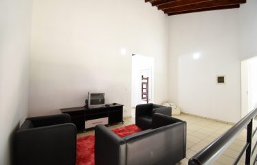 Sobrado com Piscina à venda em Peruíbe.