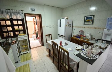 Casa Térrea Mobiliada a poucos metros da Praia a venda em Peruíbe