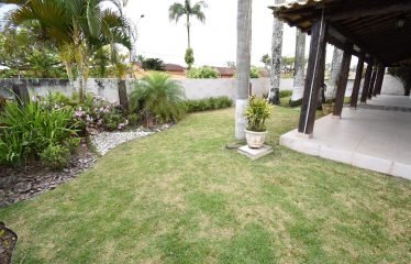 Casa térrea com ampla área de lazer à venda na Praia de Peruíbe