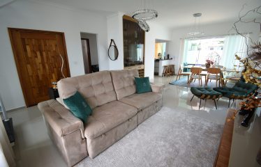 Sobrado à venda no Condomínio Bougainvillée IV em Peruíbe/SP.