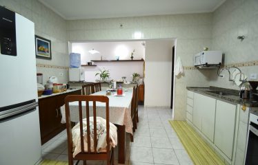 Casa Térrea Mobiliada a poucos metros da Praia a venda em Peruíbe