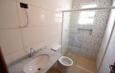 Casa Nova com Piscina em Excelente Localização a venda na Praia de Peruíbe.