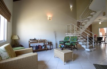 Casa Mobiliada com Vista para o Mar e Piscina à venda em Peruíbe