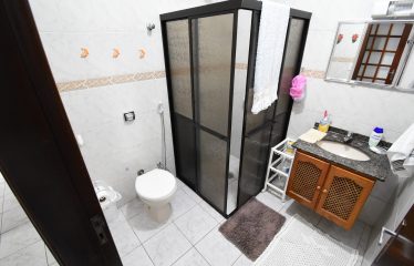 Casa Térrea Mobiliada a poucos metros da Praia a venda em Peruíbe