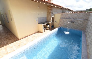 Casa Nova com Piscina em Excelente Localização a venda na Praia de Peruíbe.