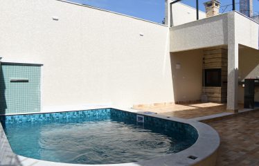 Casa Térrea com Piscina e 3 (três) Suítes a venda em Peruíbe