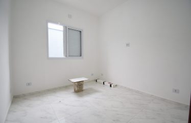 Casa no Flora Rica 2 com Piscina em Peruíbe à venda.