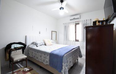 Casa Térrea Mobiliada a poucos metros da Praia a venda em Peruíbe